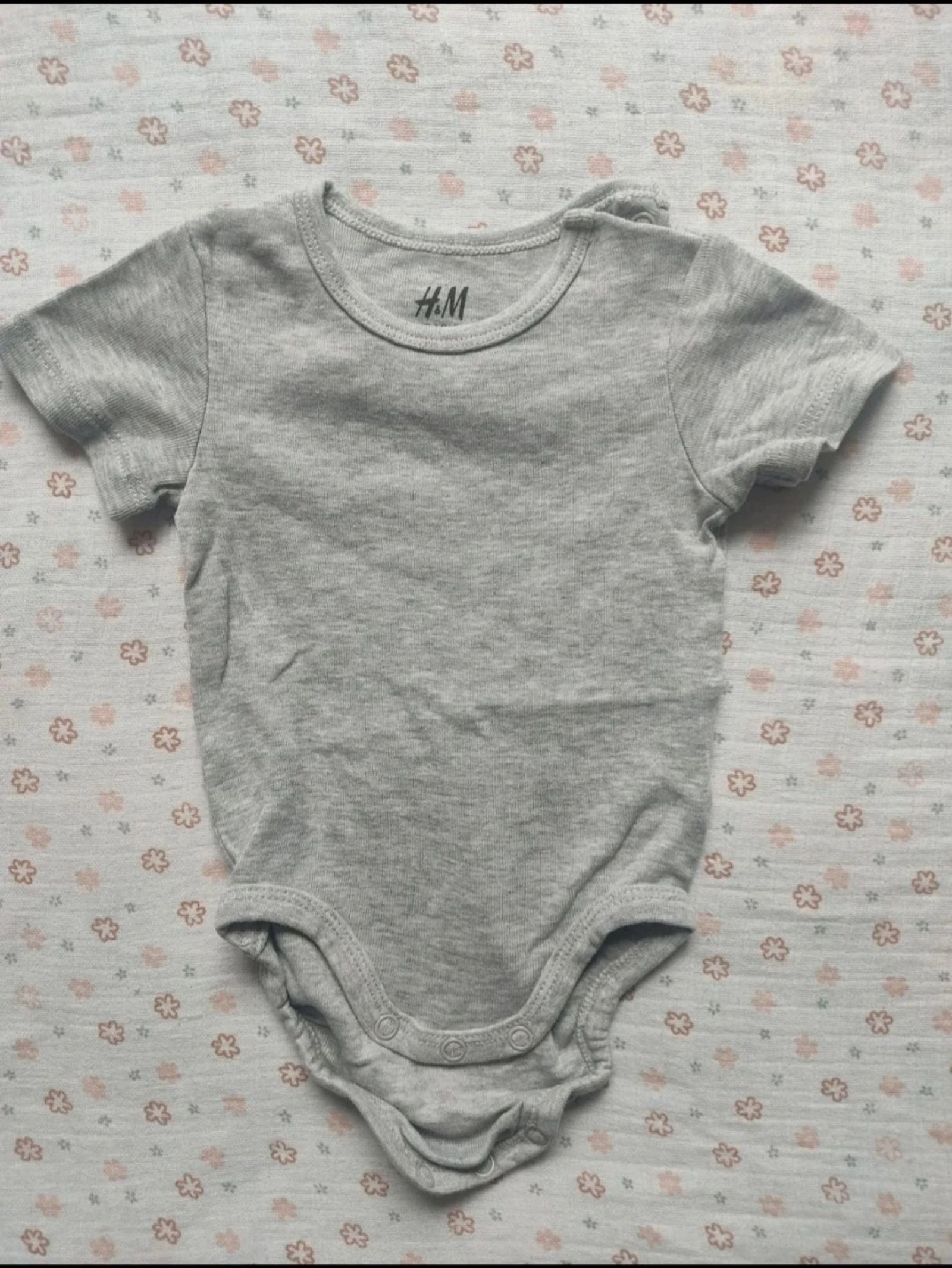 Lote de 4 bodies MC H&M - Talla 3 meses (62 cm) - Muy buen estado – photo 6